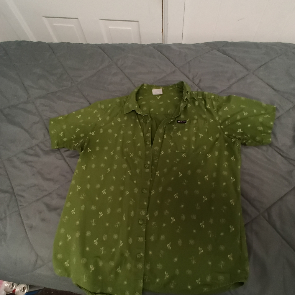 Columbia Olive Green Short-Sleeve Button-Down Shirt